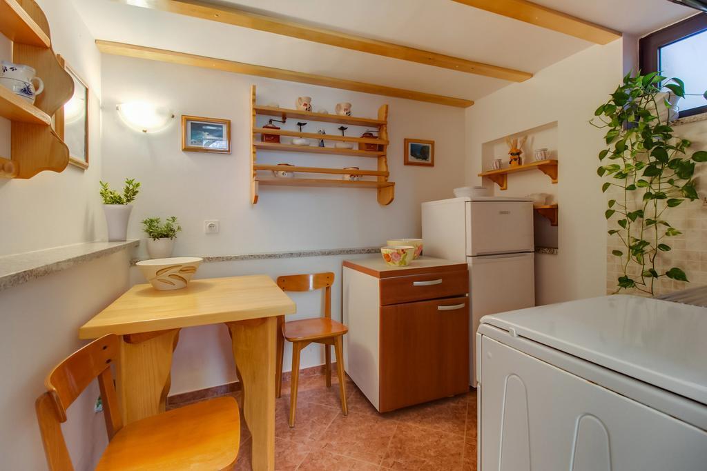Apartments Franjo Mali Losinj Bilik gambar