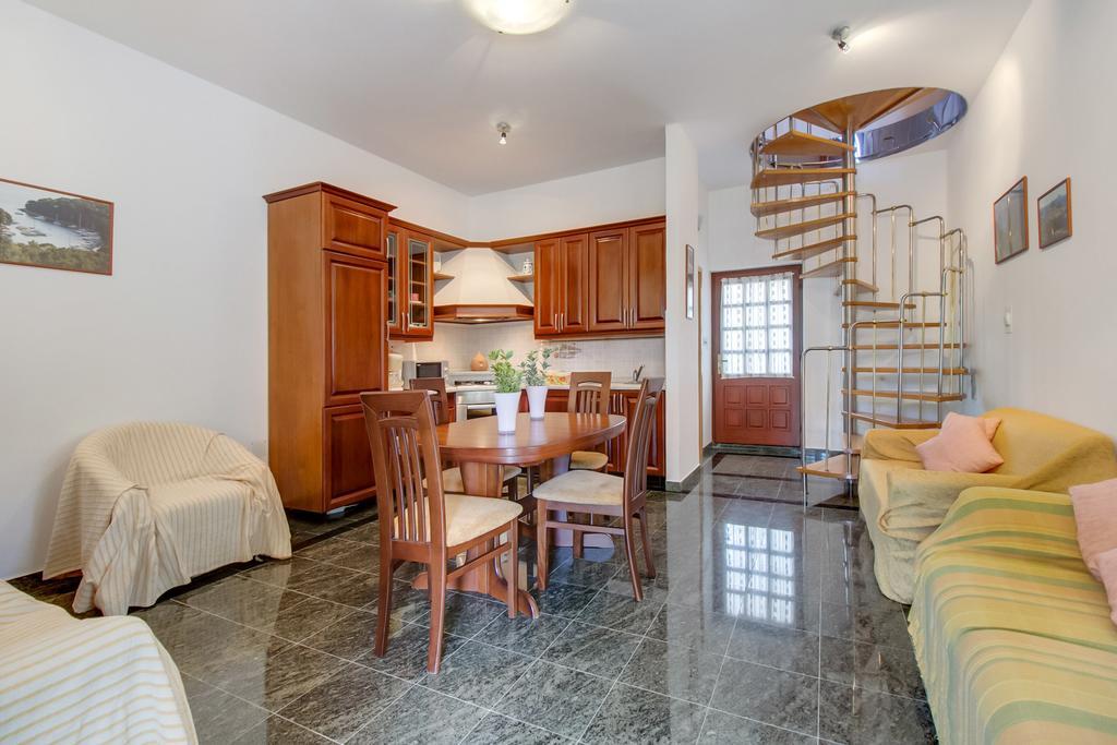 Apartments Franjo Mali Losinj Bilik gambar